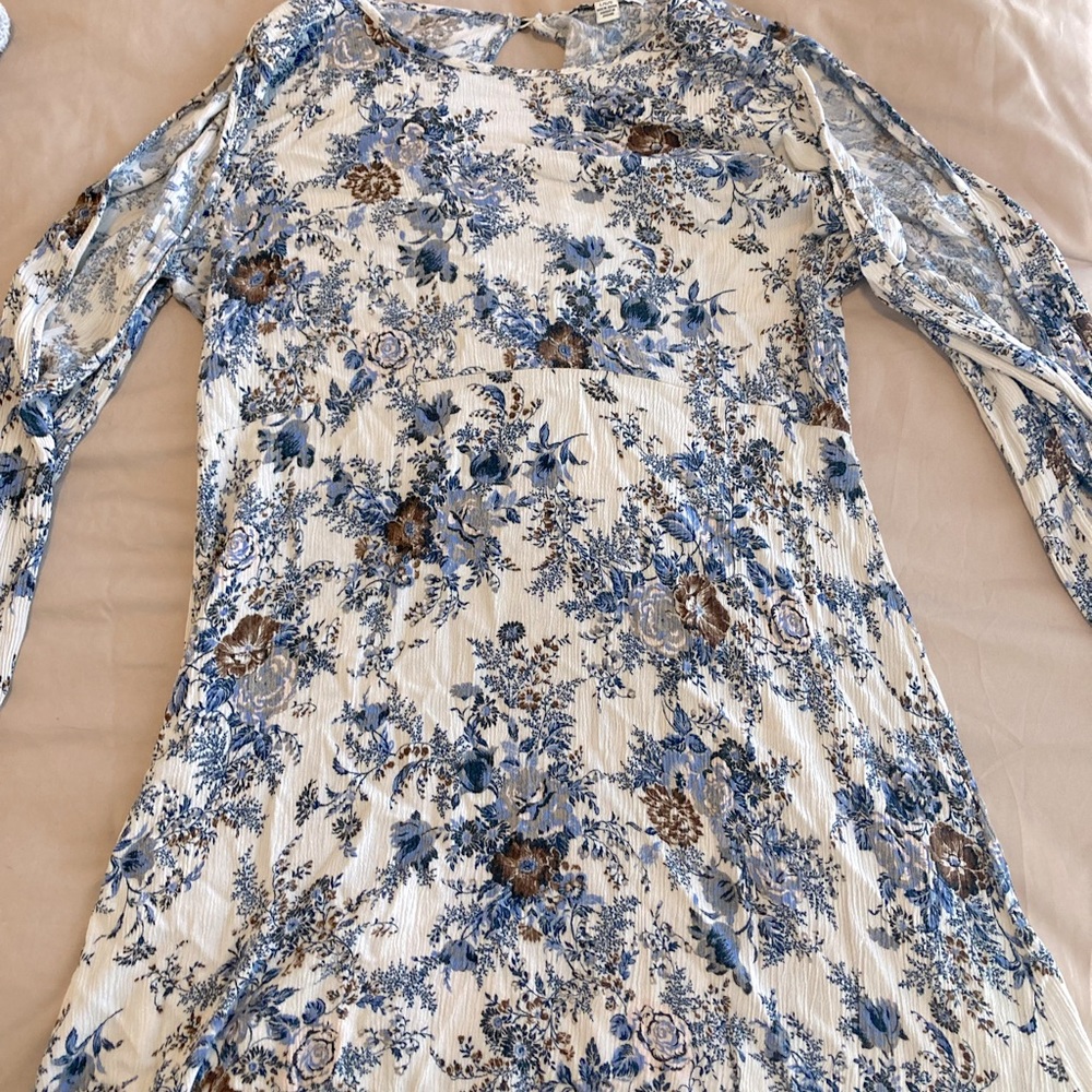 Summer Dress with Cutout Sleeve and Open Back